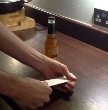 종이로 병뚜껑을 딴다고?