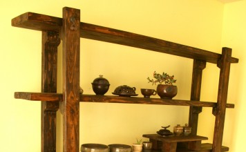 참 멋스러운 장식장 하나