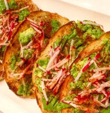 손님상에도 근사한 브런치 메뉴, 아보카도 토스트