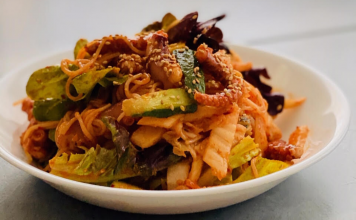 오늘은 또 뭐 먹지? 단백질 가득 낙지 비빔국수