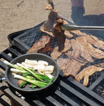 주말 야외활동으로 헛바 캠핑장에서 갈비 굽기