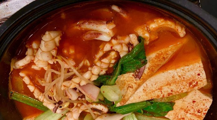 입맛 도는 얼큰한 오징어찌개 맛있게 끓이는 방법