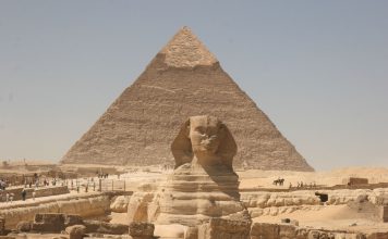 5천 년 동안 묵묵히 파라오를 지키고 있는 피라미드와 스핑크스
