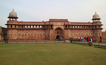 아그라 성에 새겨진 타지마할의 저주
